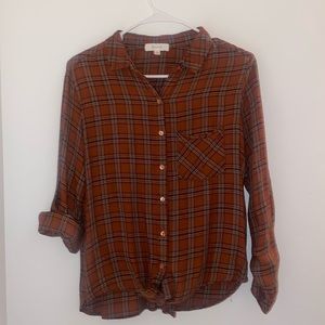 Button-down Becaal blouse with optional waist tie